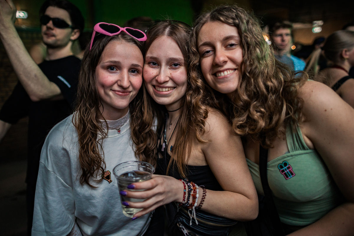 Loading... just a sec